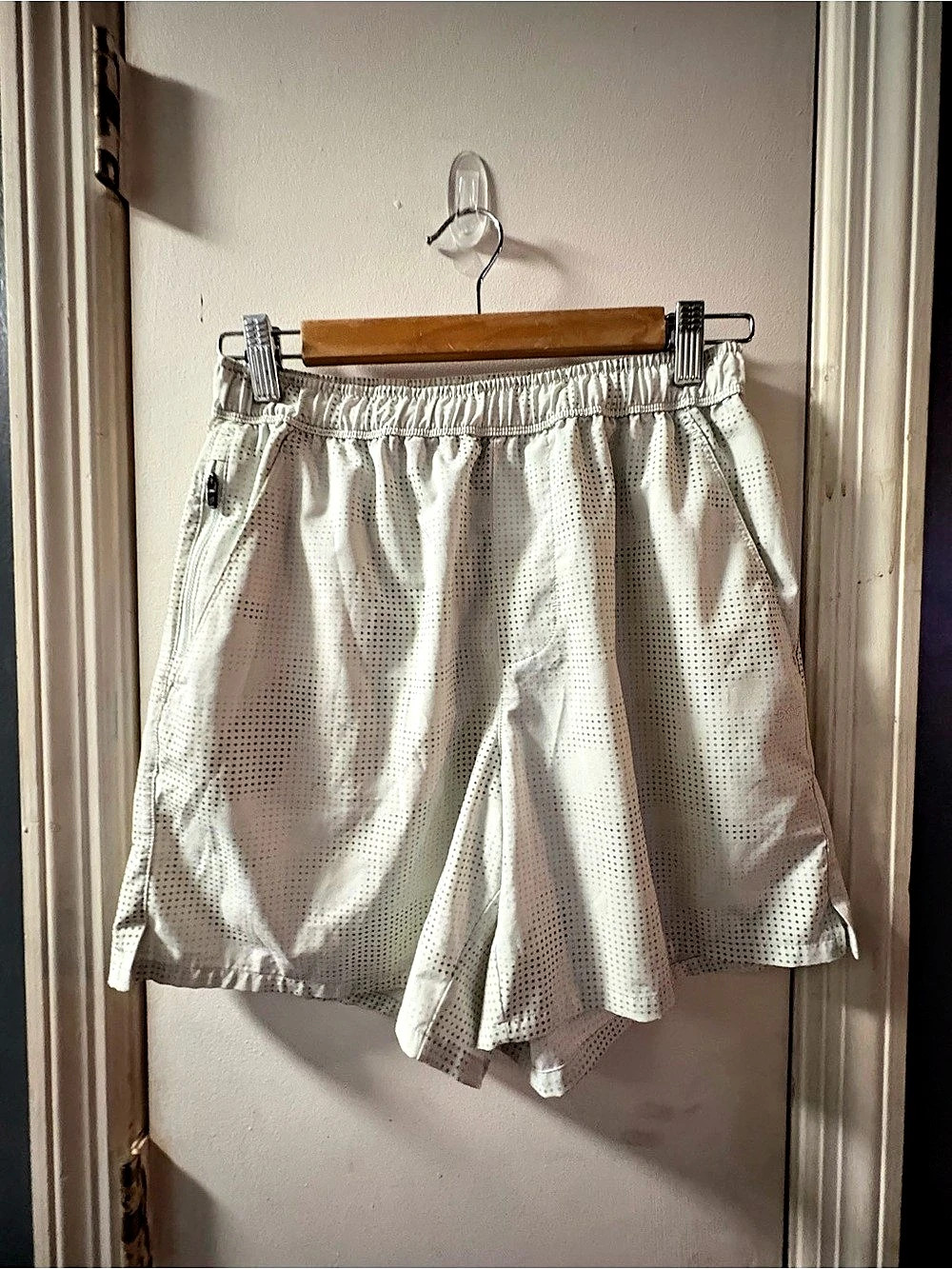 DSG RN#104141 Athletic Shorts Size Small Like New